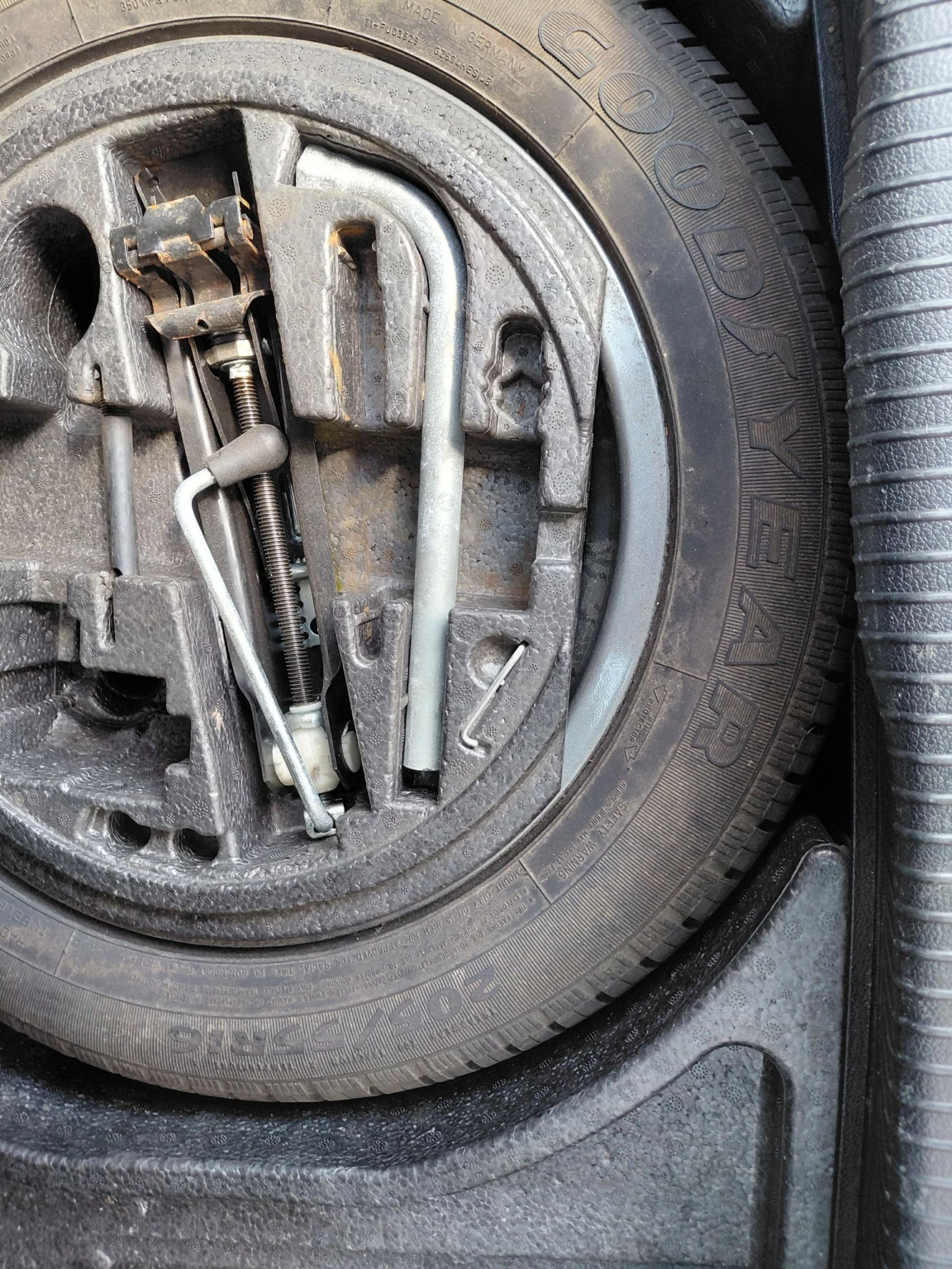 VW Golf 1.9, снимка 12 - Автомобили и джипове - 53976057