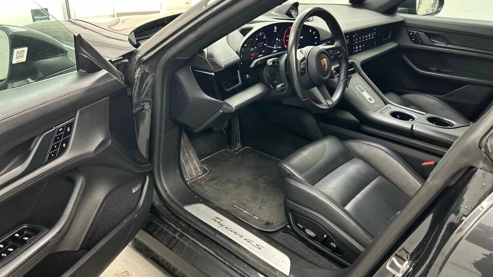 Porsche Taycan 4S/571HP/93KWH/CHRONO/MATRIX/BOSE/PANO/360/392z, снимка 5 - Автомобили и джипове - 54428508