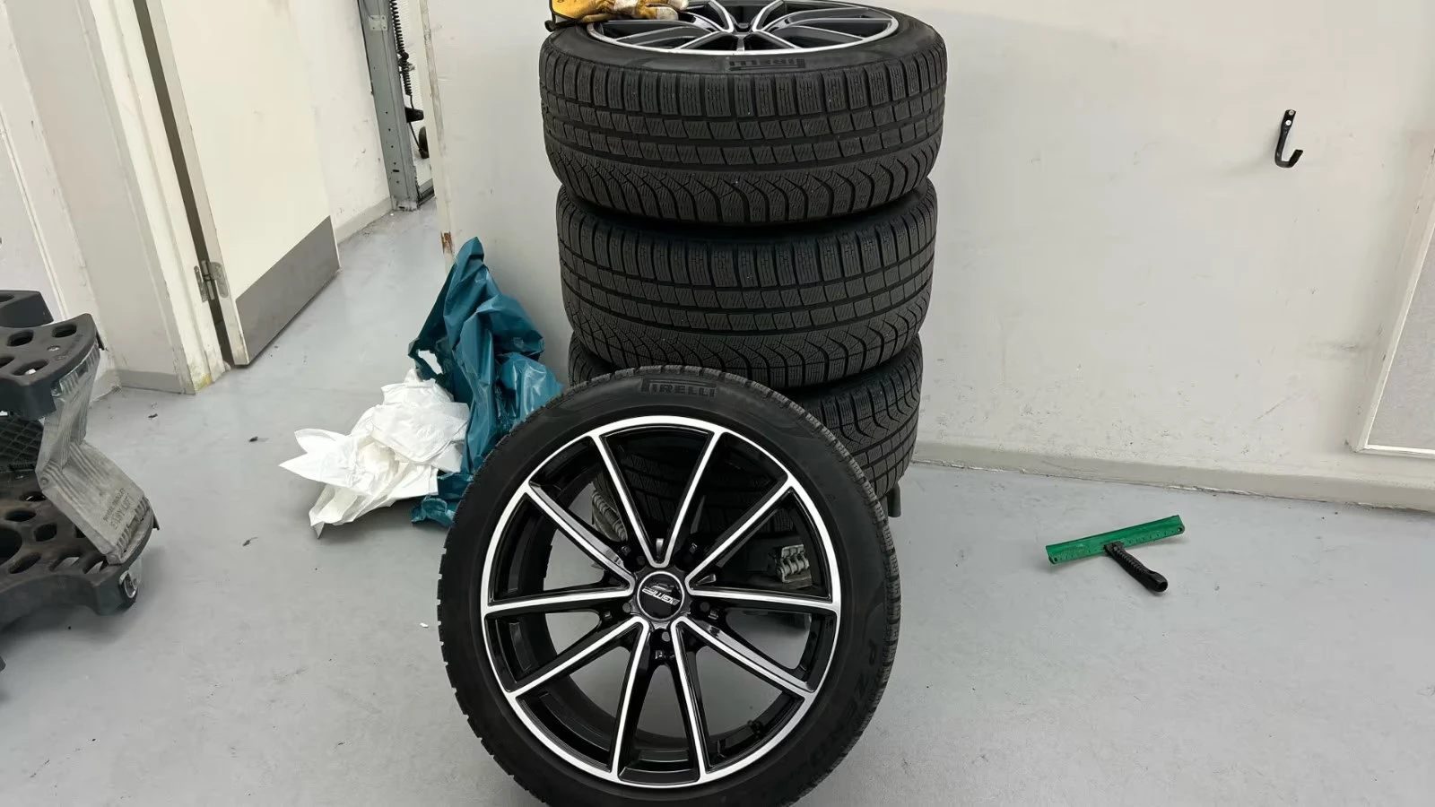 Porsche Taycan 4S/571HP/93KWH/CHRONO/MATRIX/BOSE/PANO/360/392z, снимка 9 - Автомобили и джипове - 54428508