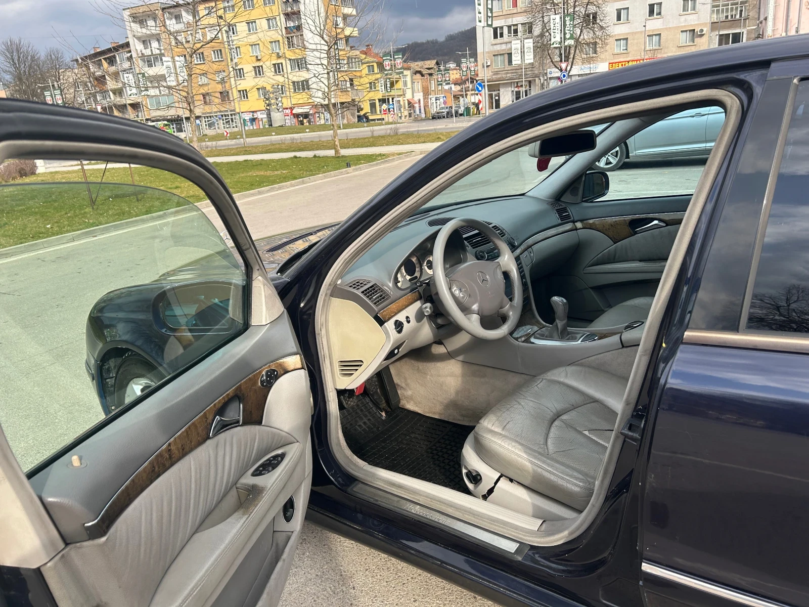 Mercedes-Benz E 270 E 270 CDI Ръчка !, снимка 9 - Автомобили и джипове - 54623776