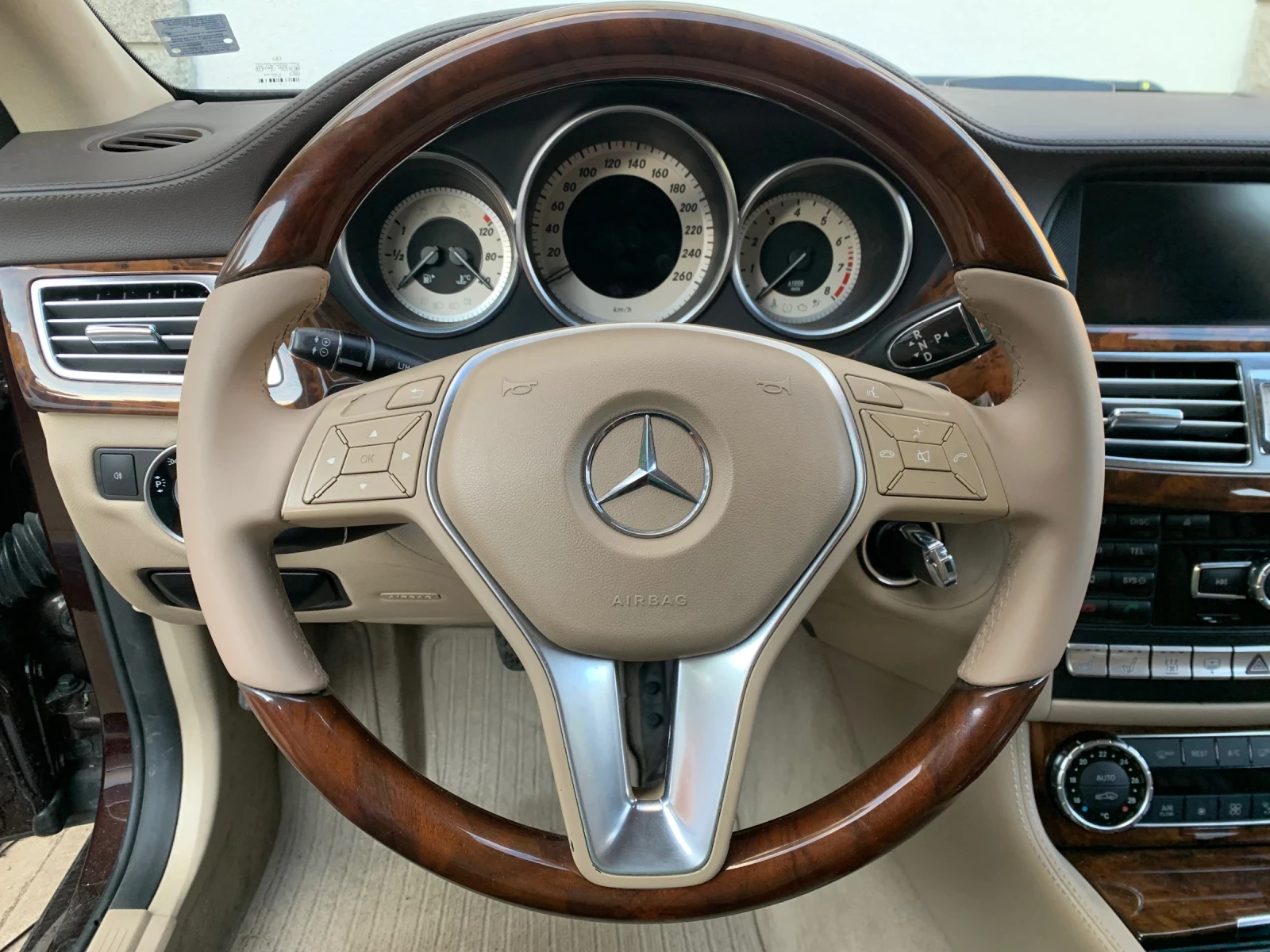 Mercedes-Benz CLS 350 Всички екстри, снимка 12 - Автомобили и джипове - 54729605