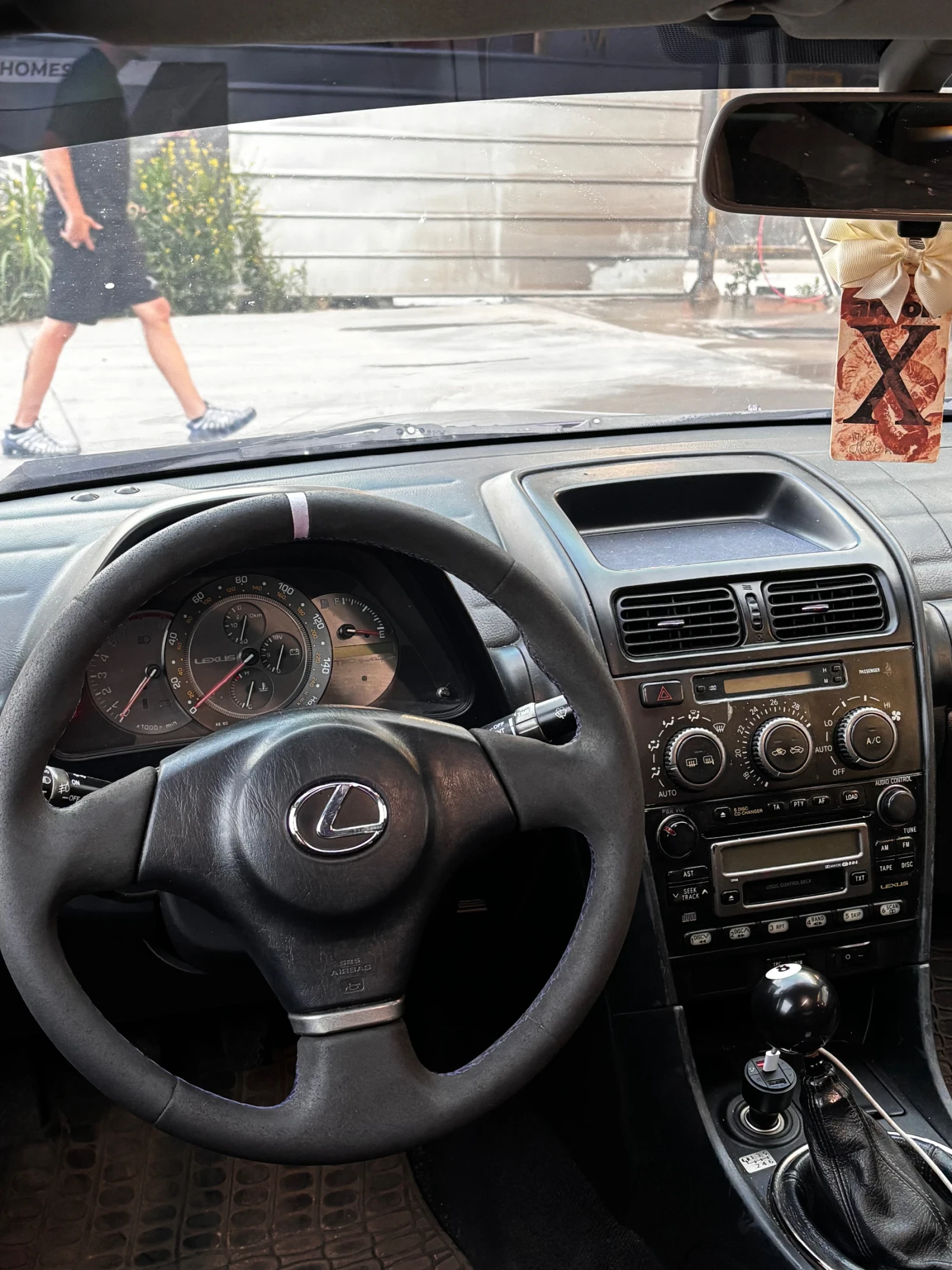 Lexus IS 200, снимка 8 - Автомобили и джипове - 54878591