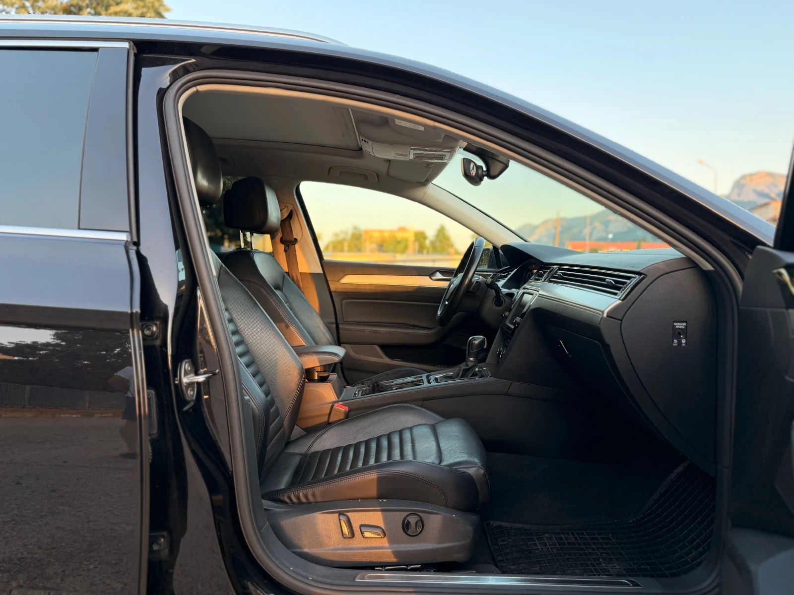 VW Passat 2.0TDI/4MOTION/МАСАЖ/ОБДУХВАНЕ/ПАНОРАМА, снимка 9 - Автомобили и джипове - 55083078