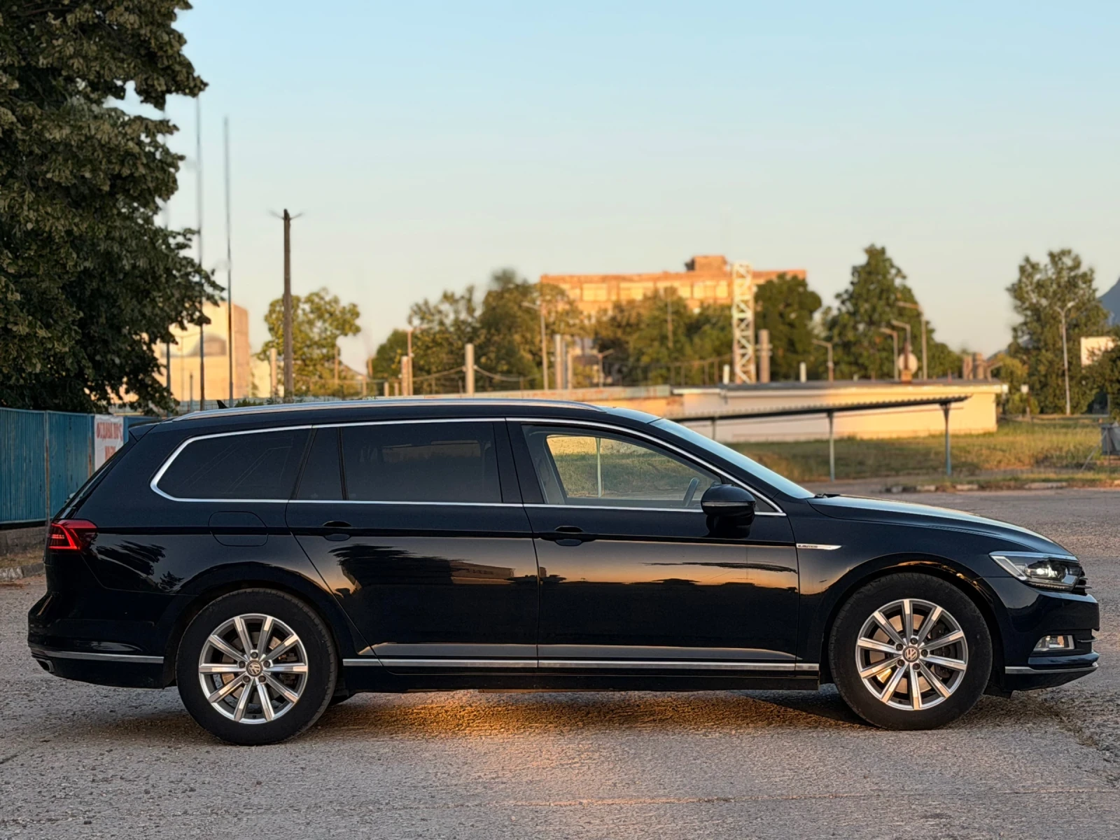 VW Passat 2.0TDI/4MOTION/МАСАЖ/ОБДУХВАНЕ/ПАНОРАМА, снимка 5 - Автомобили и джипове - 55083078