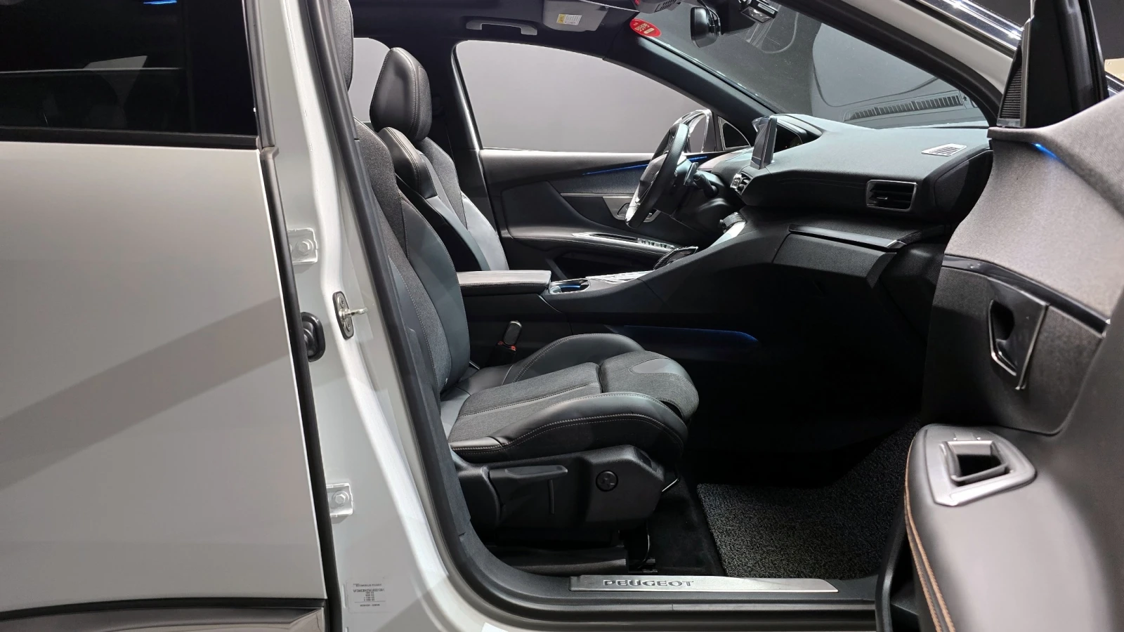 Peugeot 3008 1.6 BlueHDi GT Line , снимка 11 - Автомобили и джипове - 55594918
