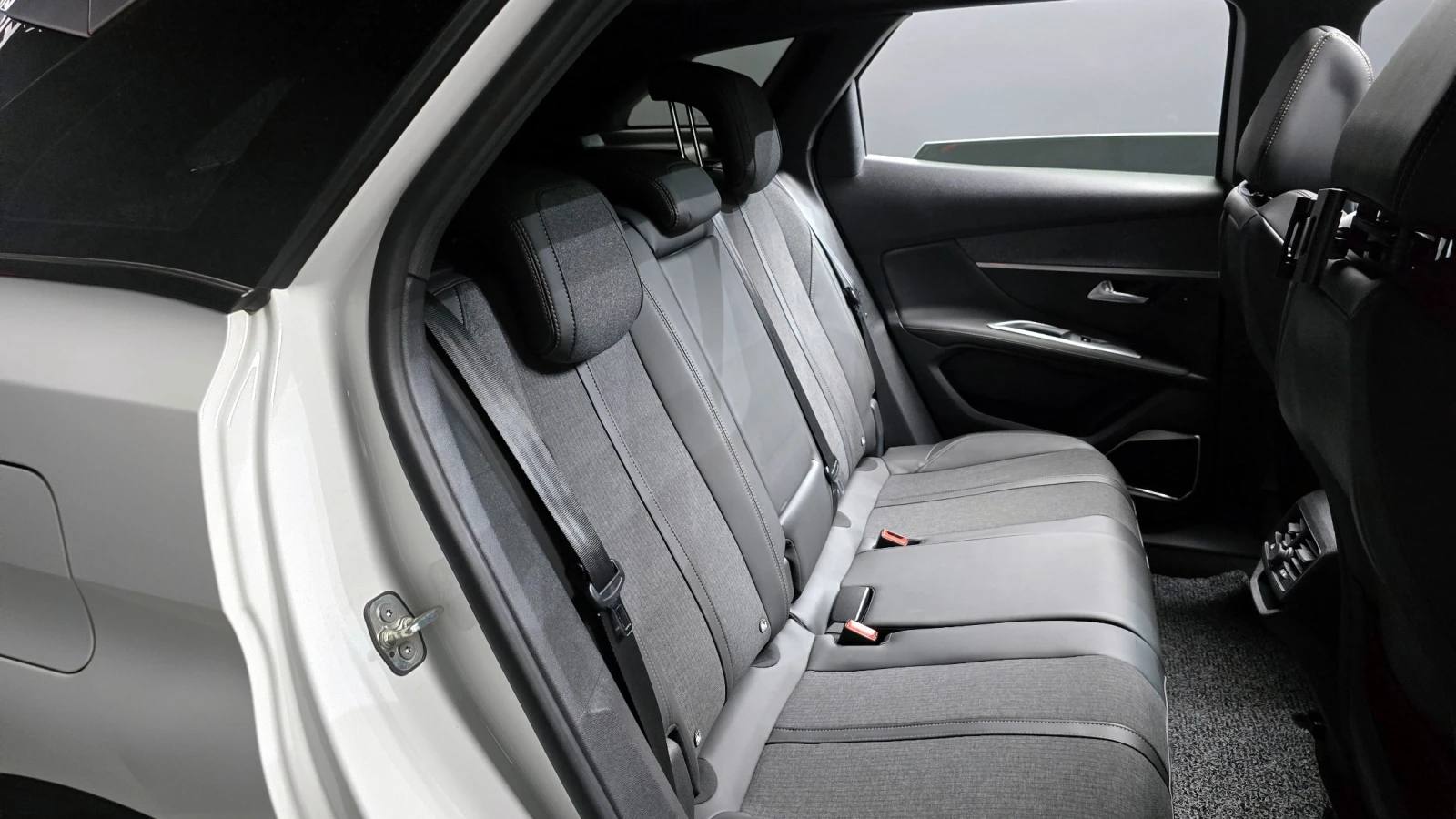 Peugeot 3008 1.6 BlueHDi GT Line , снимка 12 - Автомобили и джипове - 55594918