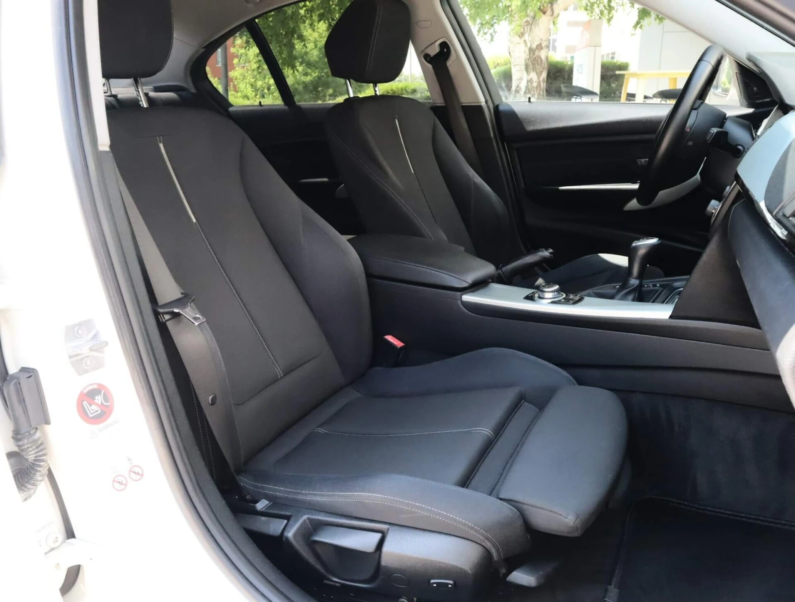 BMW 320 d/Harman Kardon/Sport/PDC/Подгрев, снимка 8 - Автомобили и джипове - 55676138