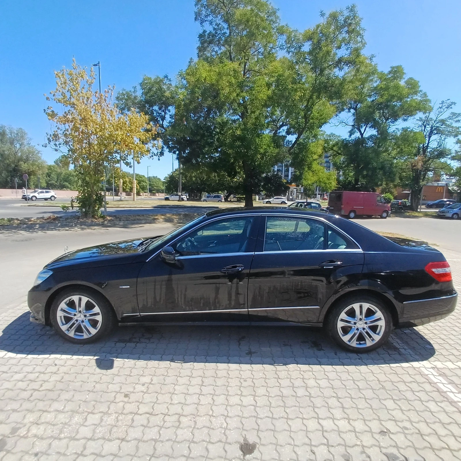 Mercedes-Benz E 200 E 212 CGI, снимка 2 - Автомобили и джипове - 55699622