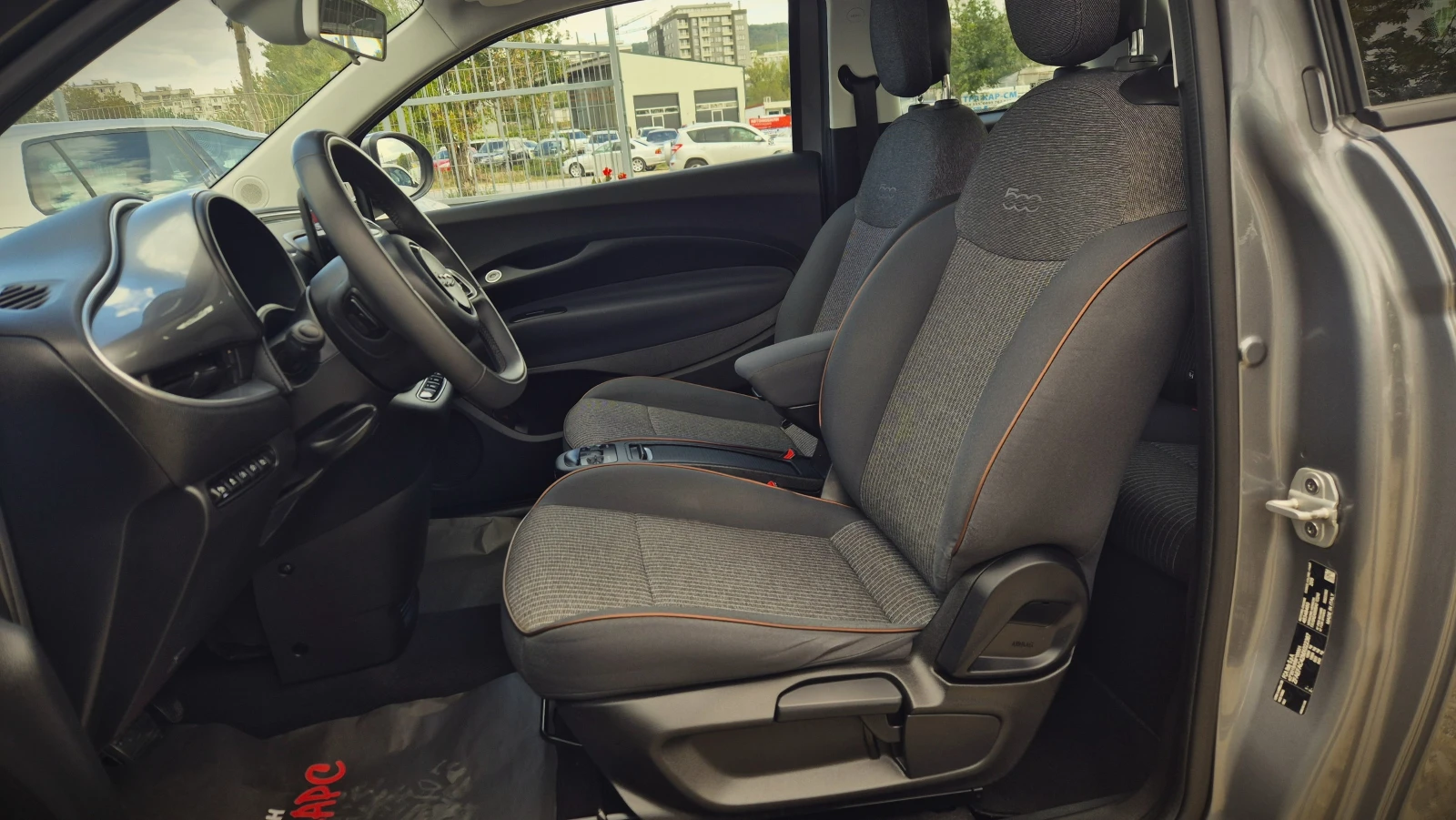 Fiat 500e 42 kWh батерия + Icon, снимка 8 - Автомобили и джипове - 56256259
