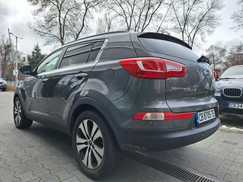 Kia Sportage 2.0CRDI ПЪЛНА СЕРВИЗНА ИСТОРИЯ !!! КАТО НОВА!!!, снимка 6 - Автомобили и джипове - 48470677