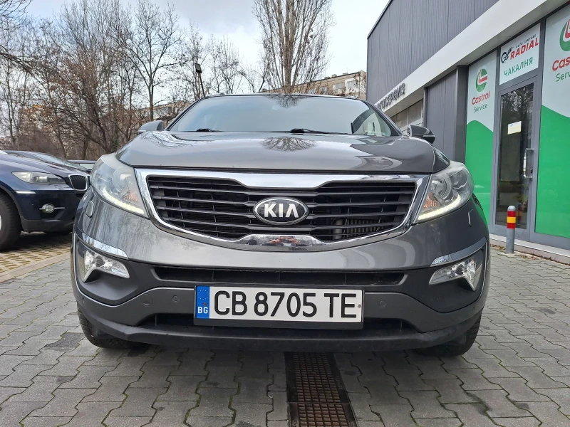 Kia Sportage 2.0CRDI ПЪЛНА СЕРВИЗНА ИСТОРИЯ !!! КАТО НОВА!!!, снимка 1 - Автомобили и джипове - 48470677