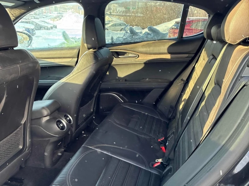 Alfa Romeo Stelvio * Ti Sport * CARFAX * ЦЕНА ДО БГ, снимка 17 - Автомобили и джипове - 53196556