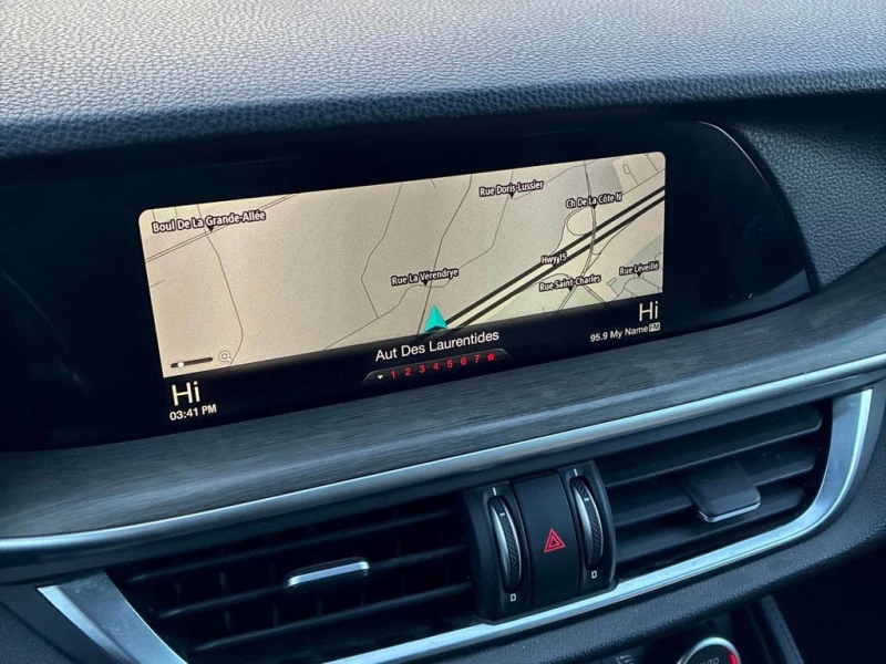 Alfa Romeo Stelvio * Ti Sport * CARFAX * ЦЕНА ДО БГ, снимка 11 - Автомобили и джипове - 53196556