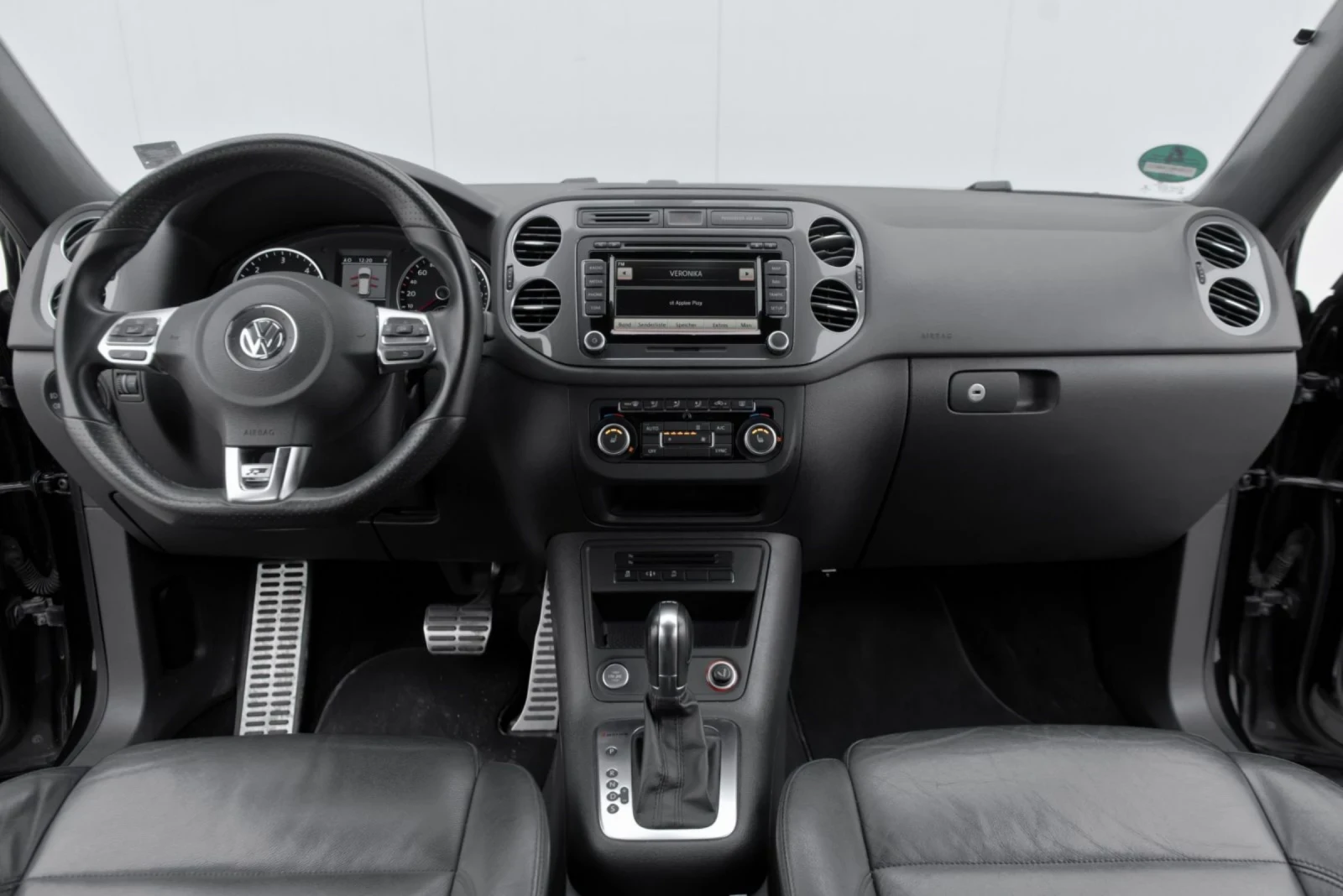 VW Tiguan R-Line 2.0 TDI 177 hp 4-Motion, снимка 13 - Автомобили и джипове - 54014879