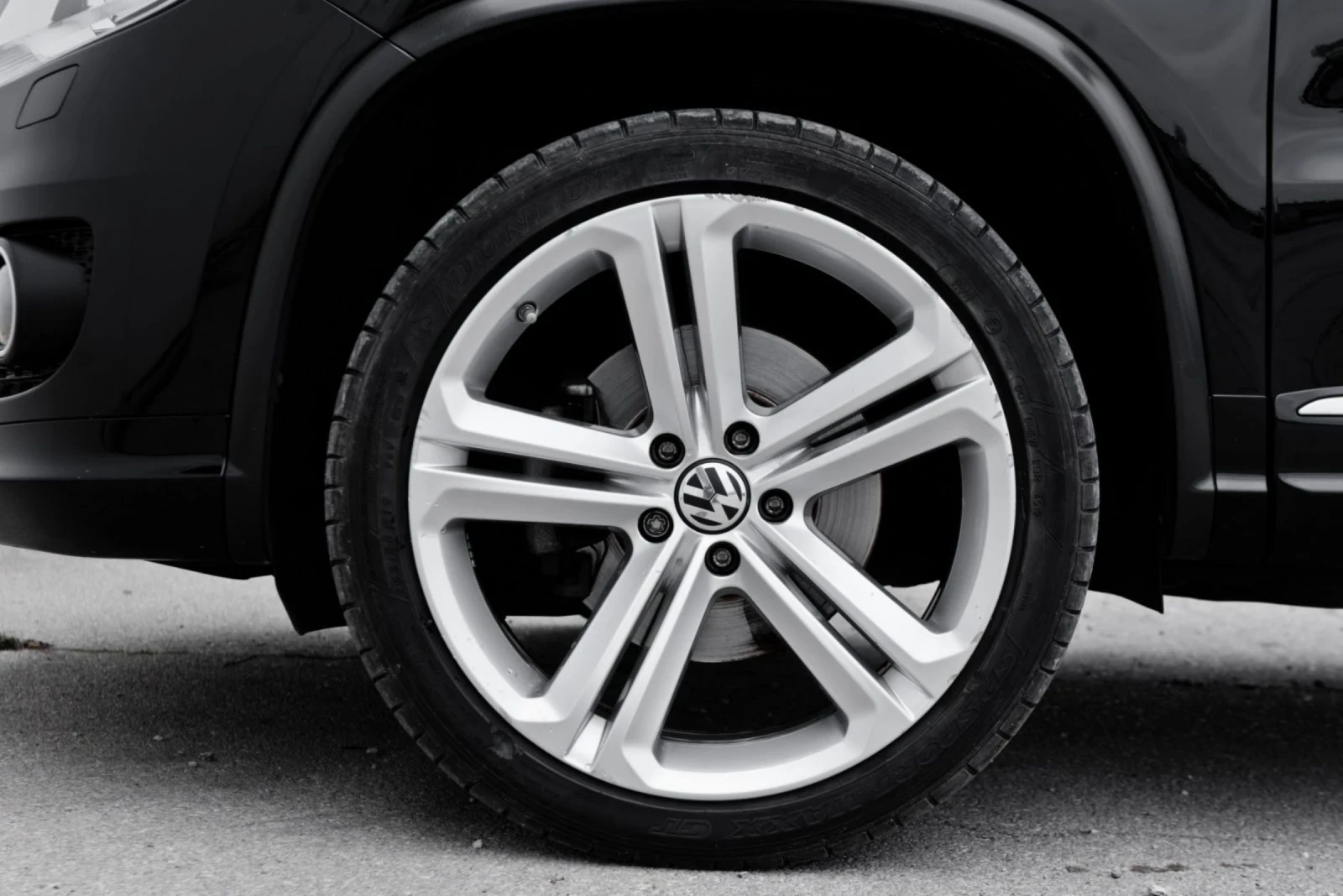 VW Tiguan R-Line 2.0 TDI 177 hp 4-Motion, снимка 10 - Автомобили и джипове - 54014879