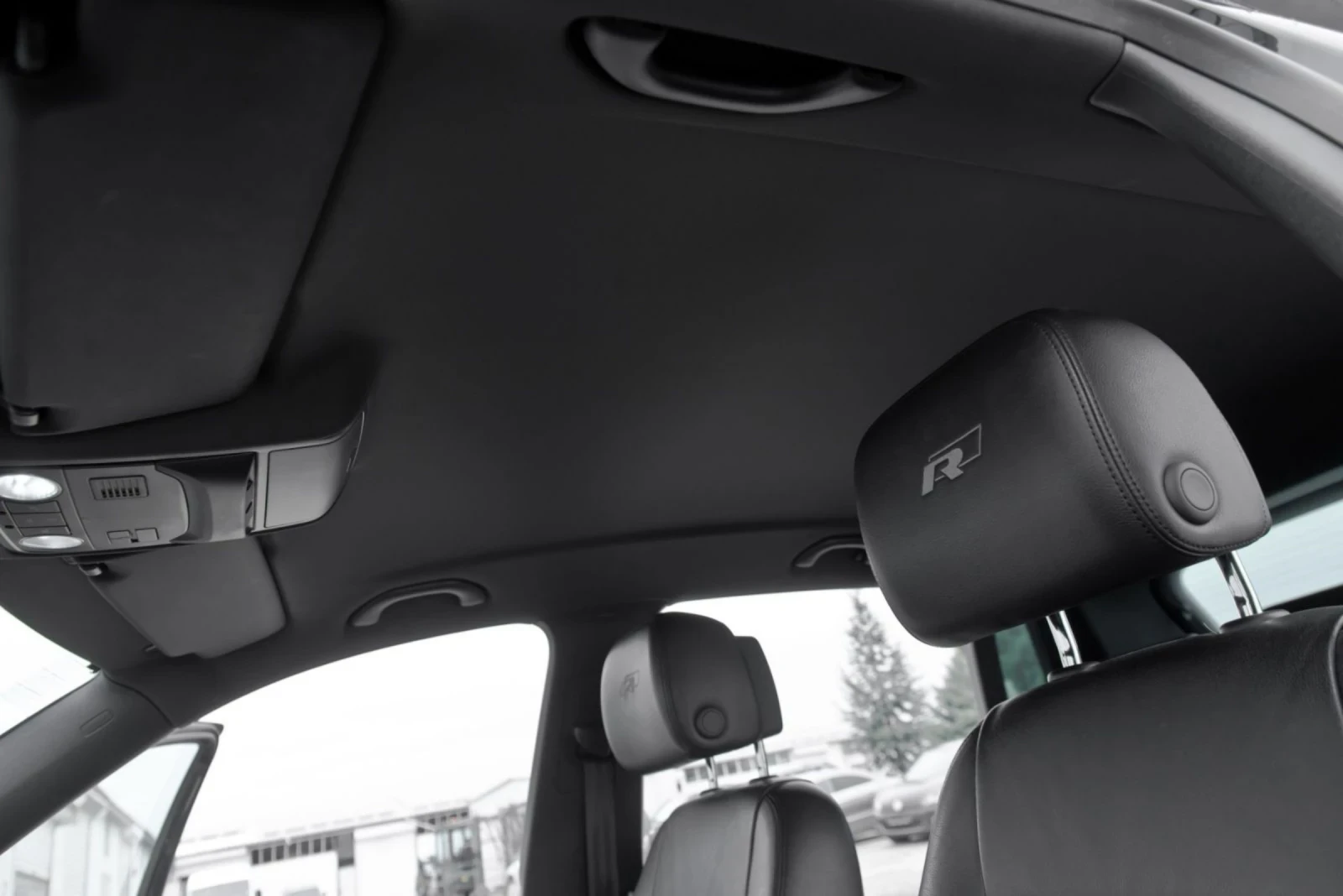 VW Tiguan R-Line 2.0 TDI 177 hp 4-Motion, снимка 11 - Автомобили и джипове - 54014879