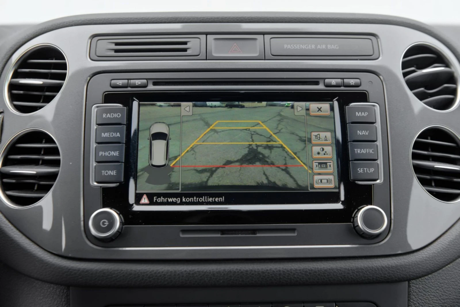 VW Tiguan R-Line 2.0 TDI 177 hp 4-Motion, снимка 12 - Автомобили и джипове - 54014879