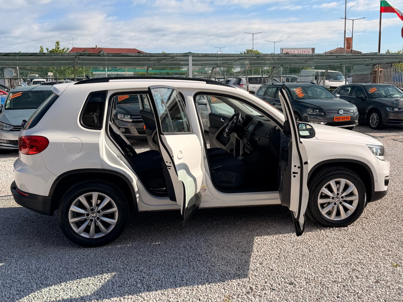 VW Tiguan 2.0TDI* NAVI* 6sk* 140ks* MULTI VOLAN* LIZING, снимка 7 - Автомобили и джипове - 54544489