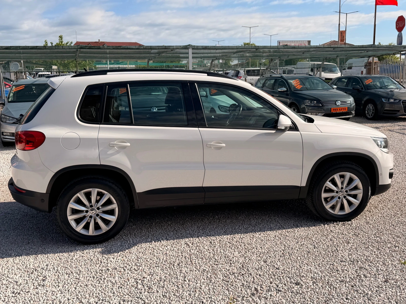 VW Tiguan 2.0TDI* NAVI* 6sk* 140ks* MULTI VOLAN* LIZING, снимка 5 - Автомобили и джипове - 54544489
