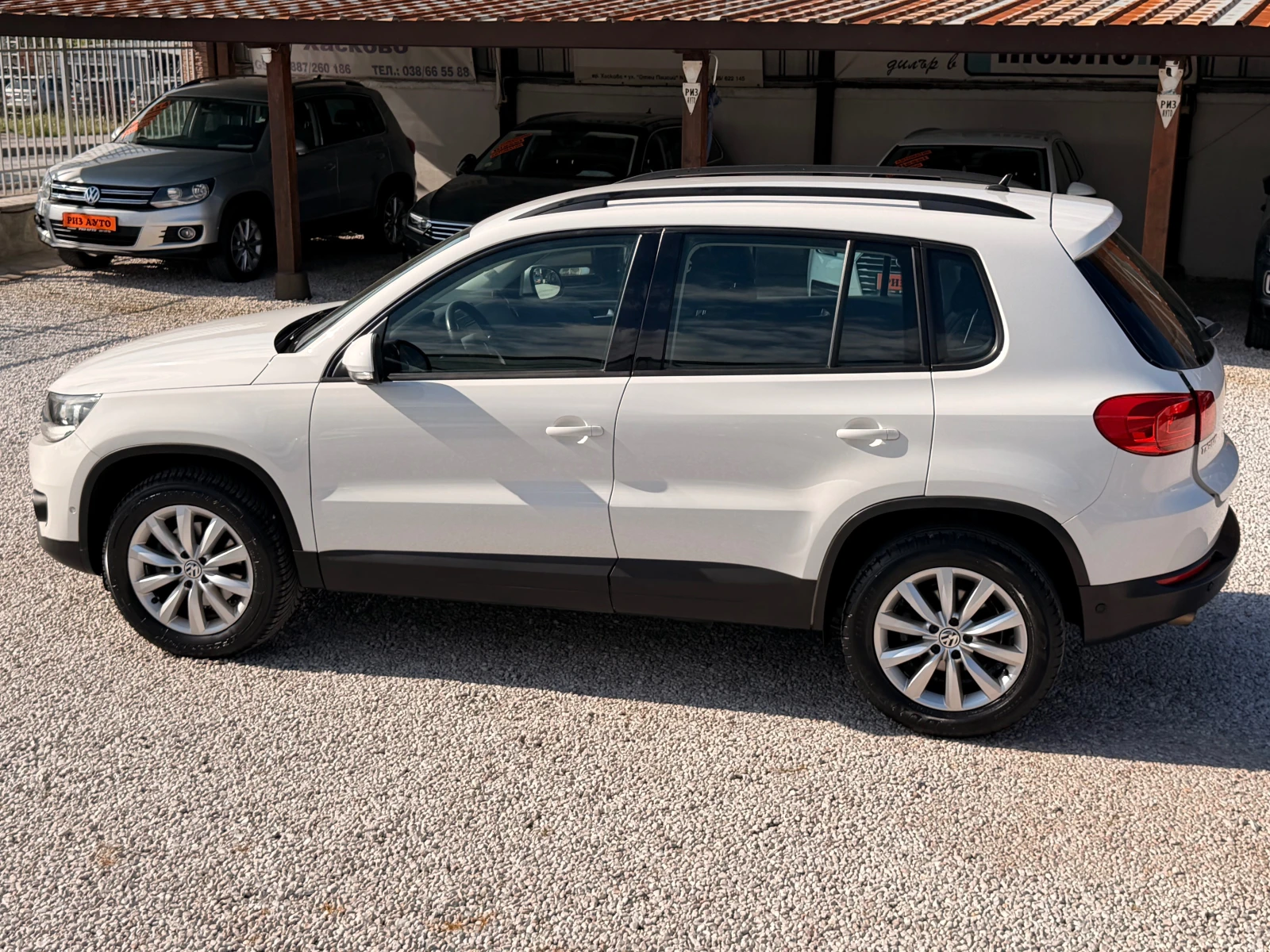 VW Tiguan 2.0TDI* NAVI* 6sk* 140ks* MULTI VOLAN* LIZING, снимка 13 - Автомобили и джипове - 54544489