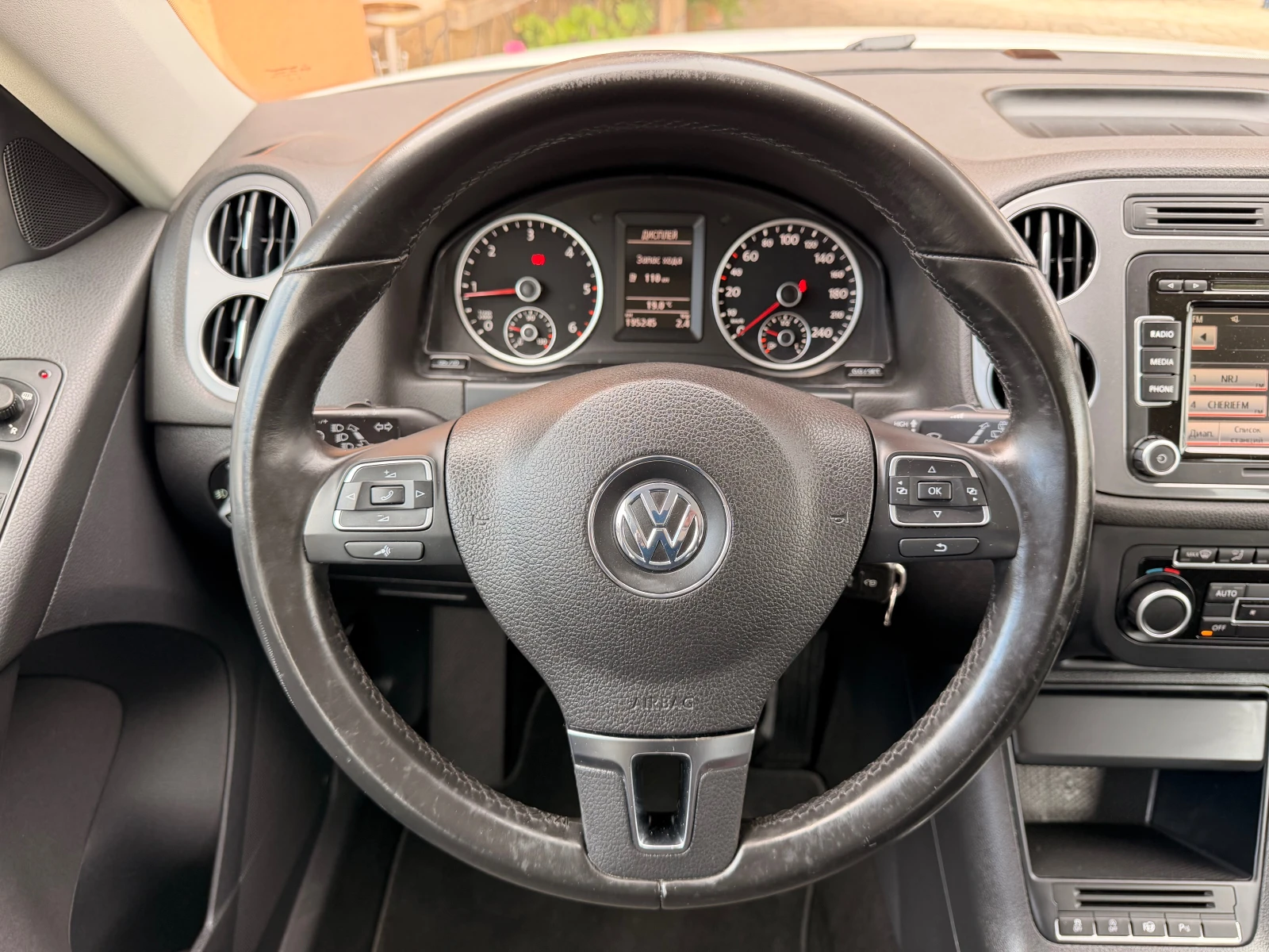 VW Tiguan 2.0TDI* NAVI* 6sk* 140ks* MULTI VOLAN* LIZING, снимка 6 - Автомобили и джипове - 54544489