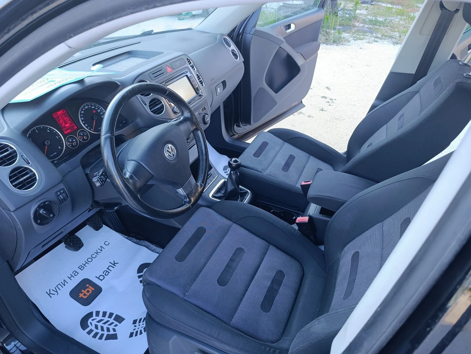 VW Tiguan 2.0 TDI 4x4, снимка 7 - Автомобили и джипове - 55661611