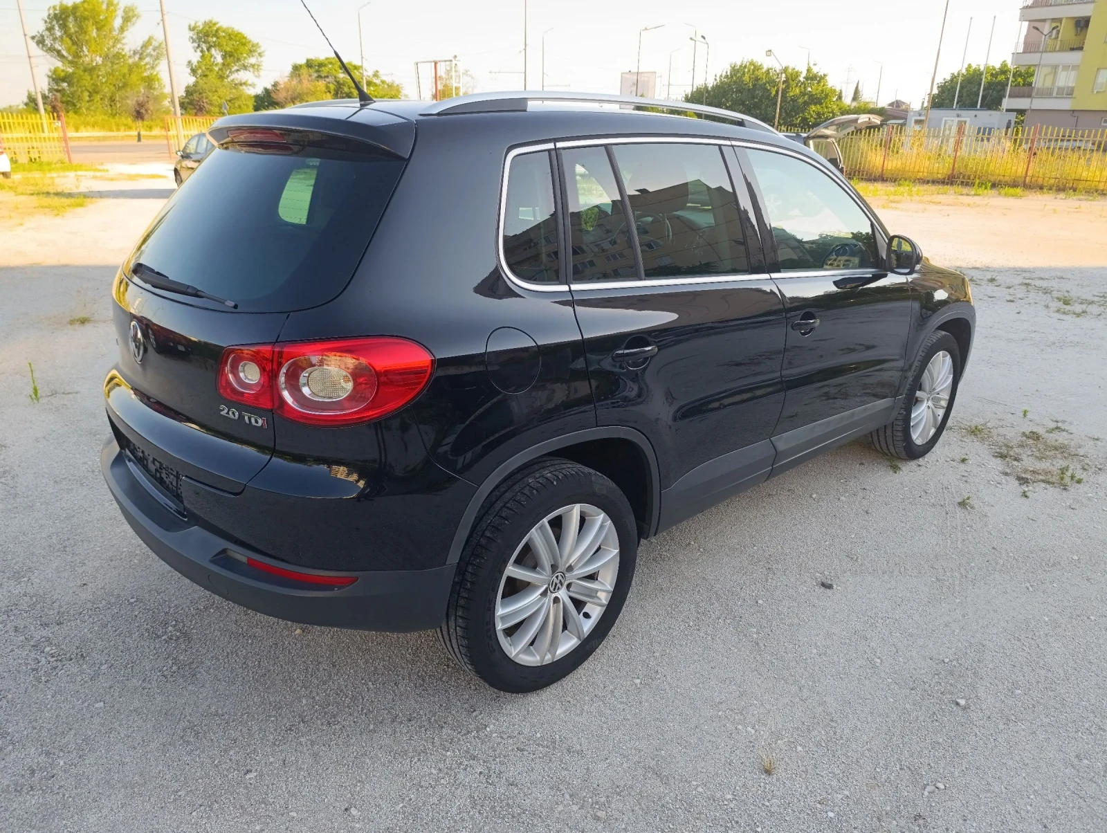 VW Tiguan 2.0 TDI 4x4, снимка 4 - Автомобили и джипове - 55661611