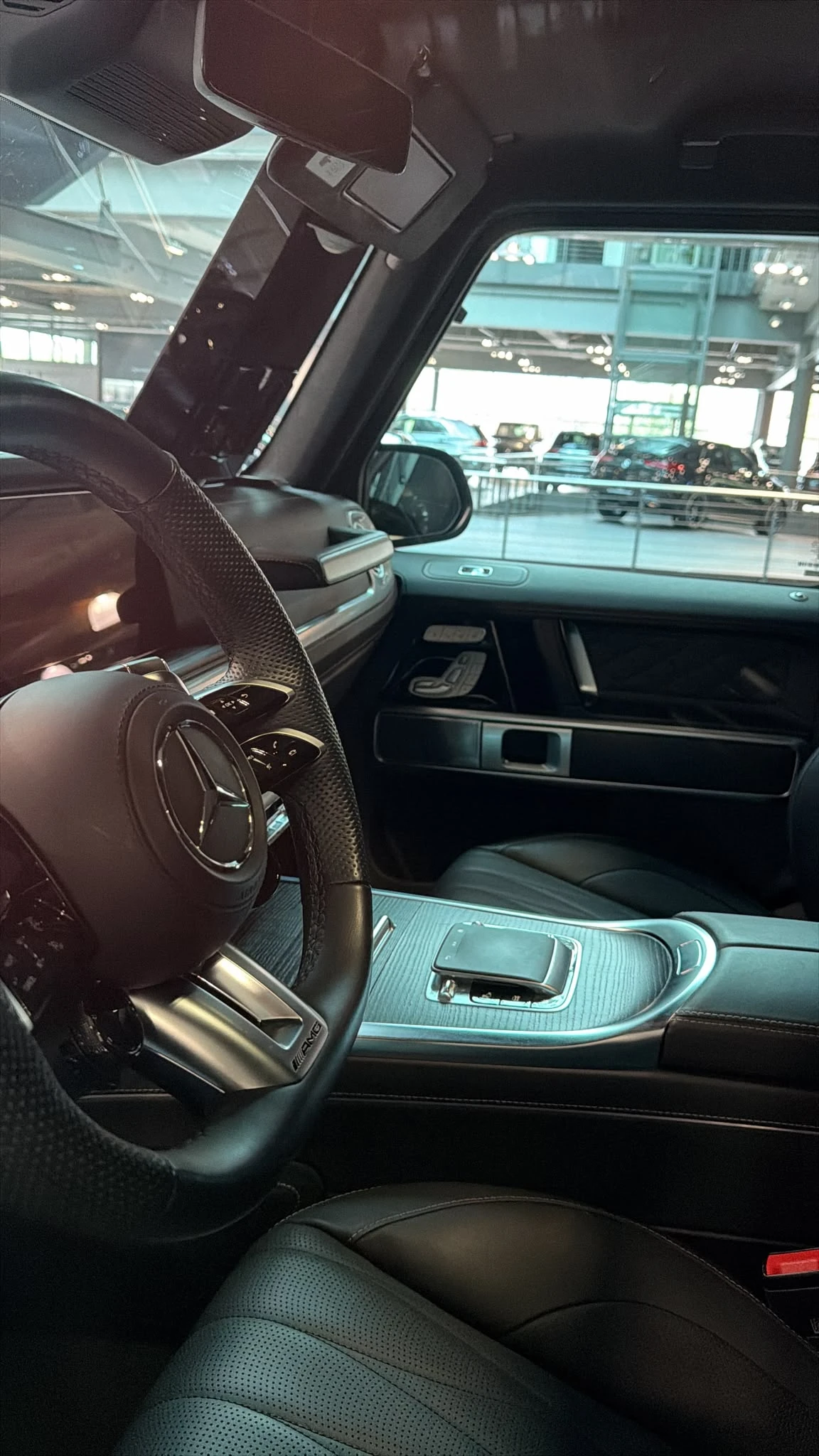 Mercedes-Benz G 63 AMG SUPERIOR / MANUFAKTUR / BURM / NIGHT / MULTIBEAM /, снимка 7 - Автомобили и джипове - 55767347