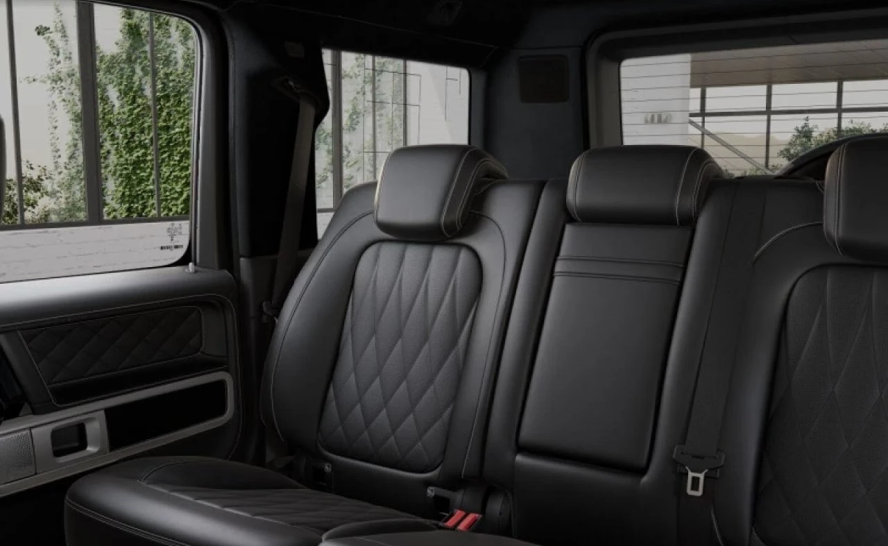 Mercedes-Benz G 63 AMG SUPERIOR / MANUFAKTUR / BURM / NIGHT / MULTIBEAM /, снимка 17 - Автомобили и джипове - 55767347