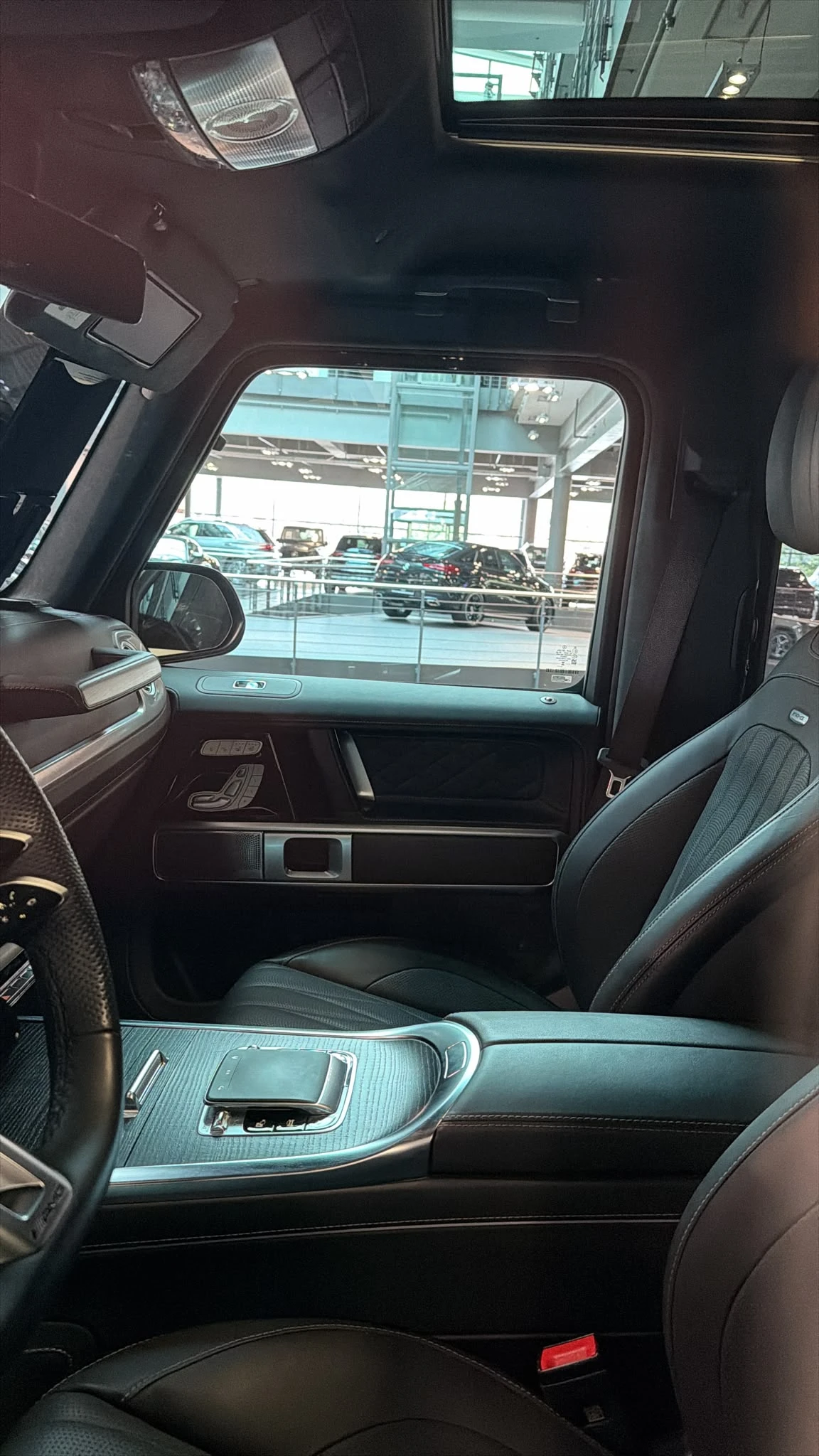 Mercedes-Benz G 63 AMG SUPERIOR / MANUFAKTUR / BURM / NIGHT / MULTIBEAM /, снимка 6 - Автомобили и джипове - 55767347