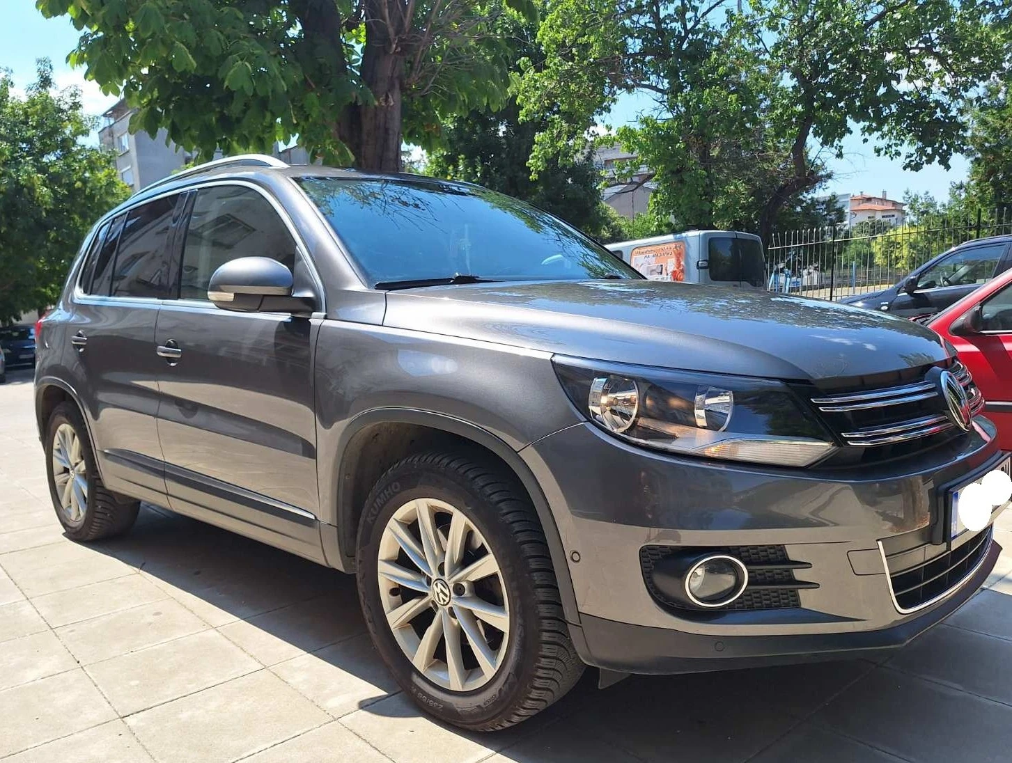 VW Tiguan, снимка 10 - Автомобили и джипове - 56011035