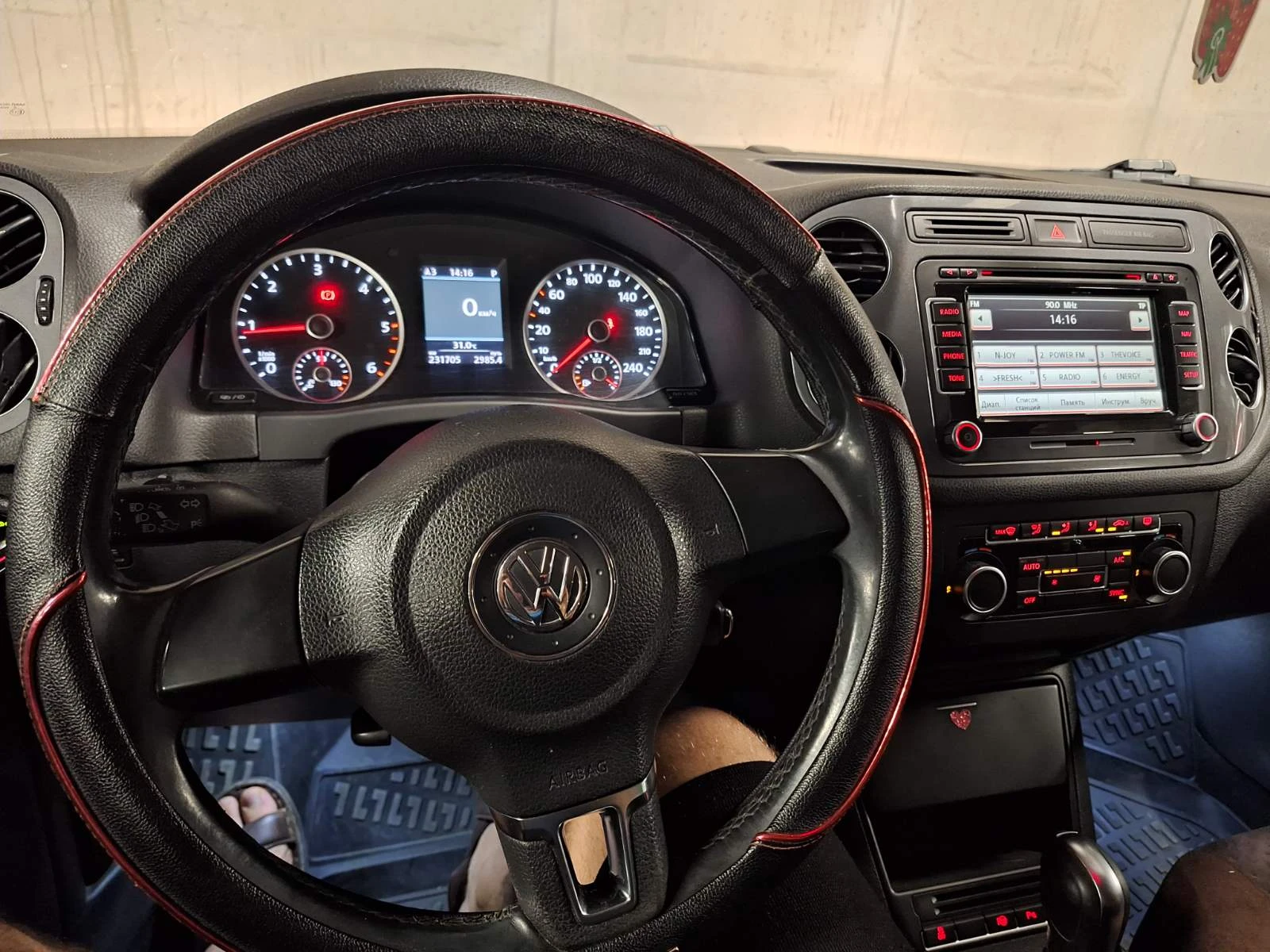 VW Tiguan, снимка 9 - Автомобили и джипове - 56011035