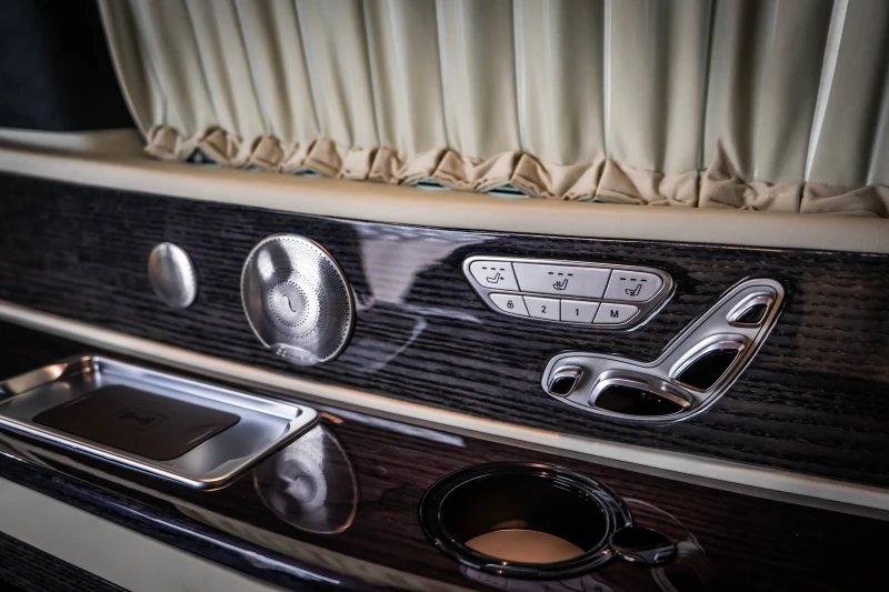 Mercedes-Benz V 250d 4M VIP* Burmester, снимка 16 - Бусове и автобуси - 51837674