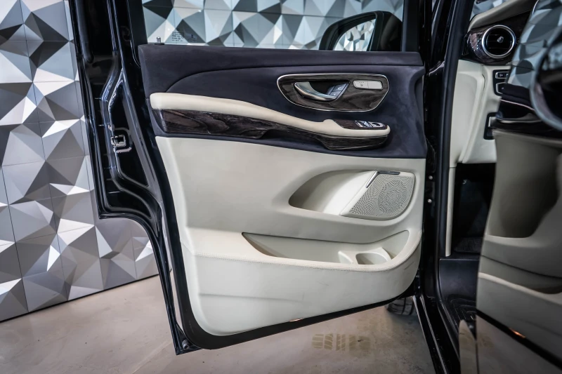 Mercedes-Benz V 250d 4M VIP* Burmester, снимка 7 - Бусове и автобуси - 51837674