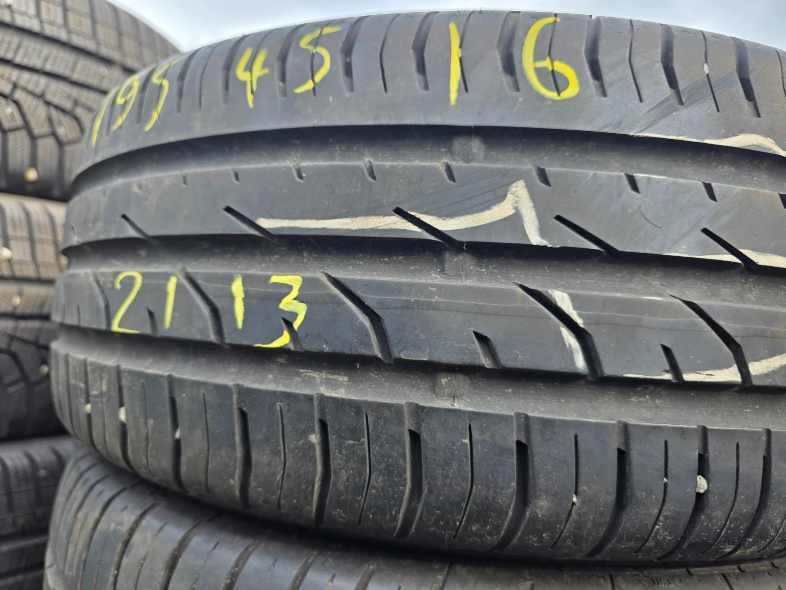 Гуми Летни 195/45R16, снимка 2 - Гуми и джанти - 54655427