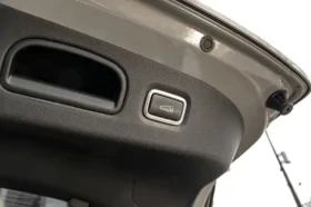 Kia Stinger 2019/3.3T/HUD/4X4/98200KM/ЛЮК/CARFAX, снимка 16
