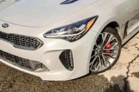 Kia Stinger 2019/3.3T/HUD/4X4/98200KM/ЛЮК/CARFAX, снимка 5