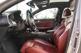 Kia Stinger 2019/3.3T/HUD/4X4/98200KM/ЛЮК/CARFAX, снимка 6