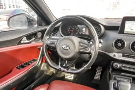 Kia Stinger 2019/3.3T/HUD/4X4/98200KM/ЛЮК/CARFAX, снимка 8