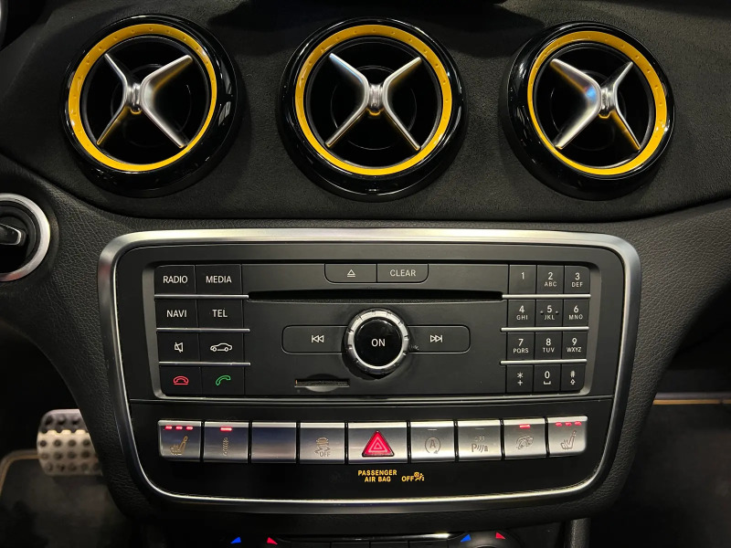 Mercedes-Benz CLA 45 AMG 4Matic* YellowArt Edition* Aero* LED* NP* Pano* Me, снимка 15 - Автомобили и джипове - 45277920