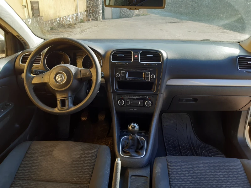 VW Golf 1.6 TDI, снимка 8 - Автомобили и джипове - 49480562