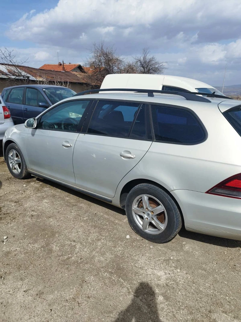 VW Golf 1.6 TDI, снимка 2 - Автомобили и джипове - 49480562