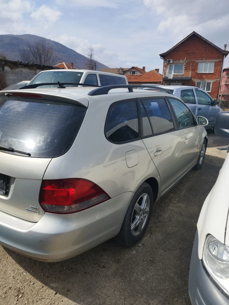 VW Golf 1.6 TDI, снимка 4 - Автомобили и джипове - 49480562