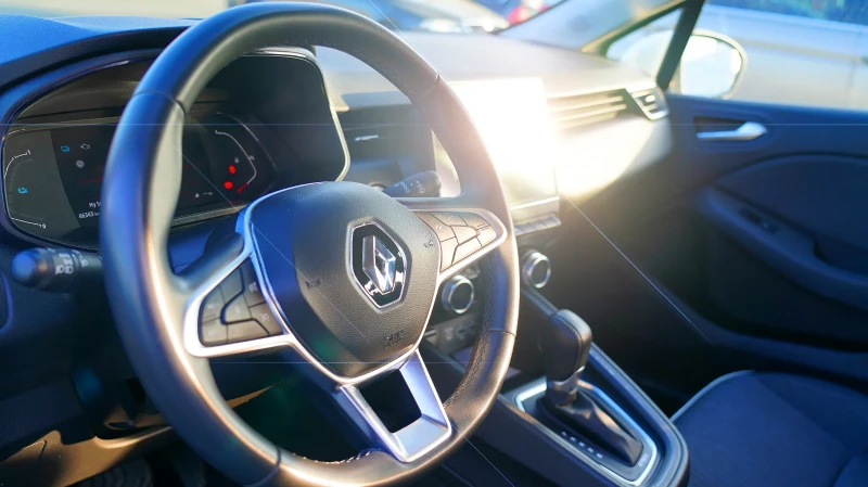 Renault Clio 1.6 E-Tech Hybrid, снимка 11 - Автомобили и джипове - 52640544