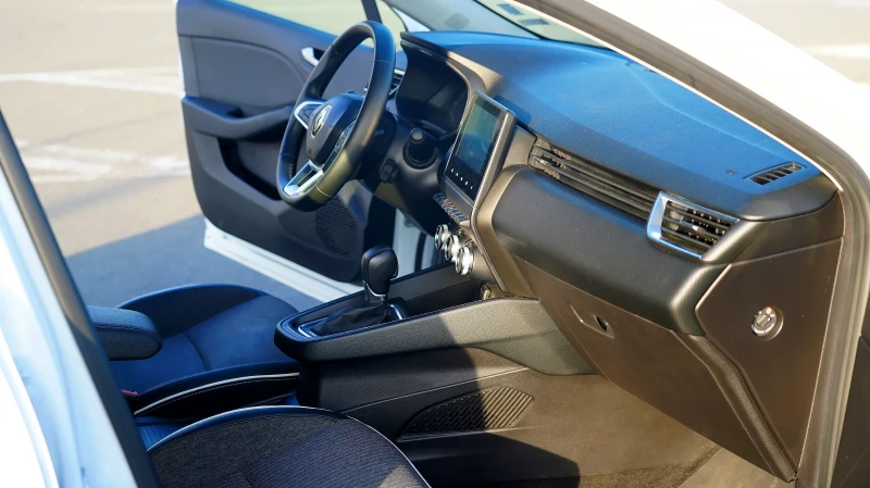 Renault Clio 1.6 E-Tech Hybrid, снимка 12 - Автомобили и джипове - 52640544