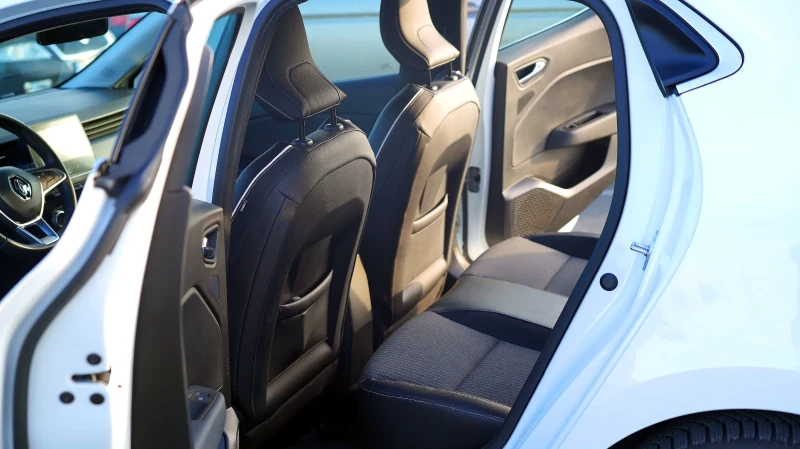 Renault Clio 1.6 E-Tech Hybrid, снимка 13 - Автомобили и джипове - 52640544