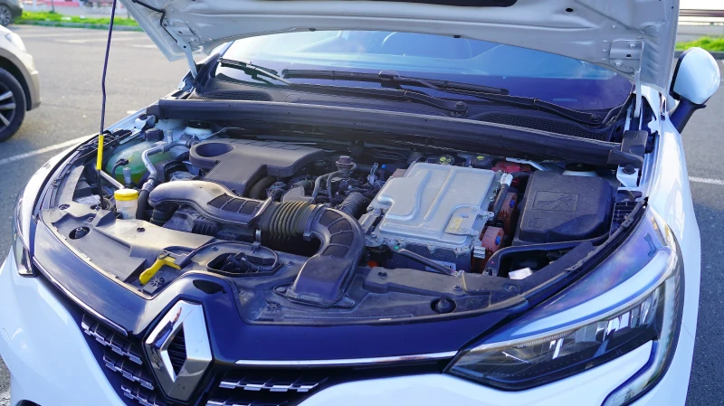 Renault Clio 1.6 E-Tech Hybrid, снимка 8 - Автомобили и джипове - 52640544