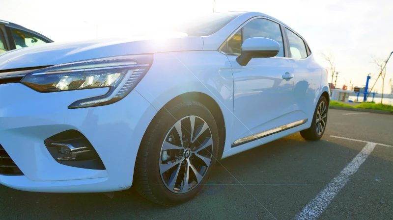 Renault Clio 1.6 E-Tech Hybrid, снимка 4 - Автомобили и джипове - 52640544