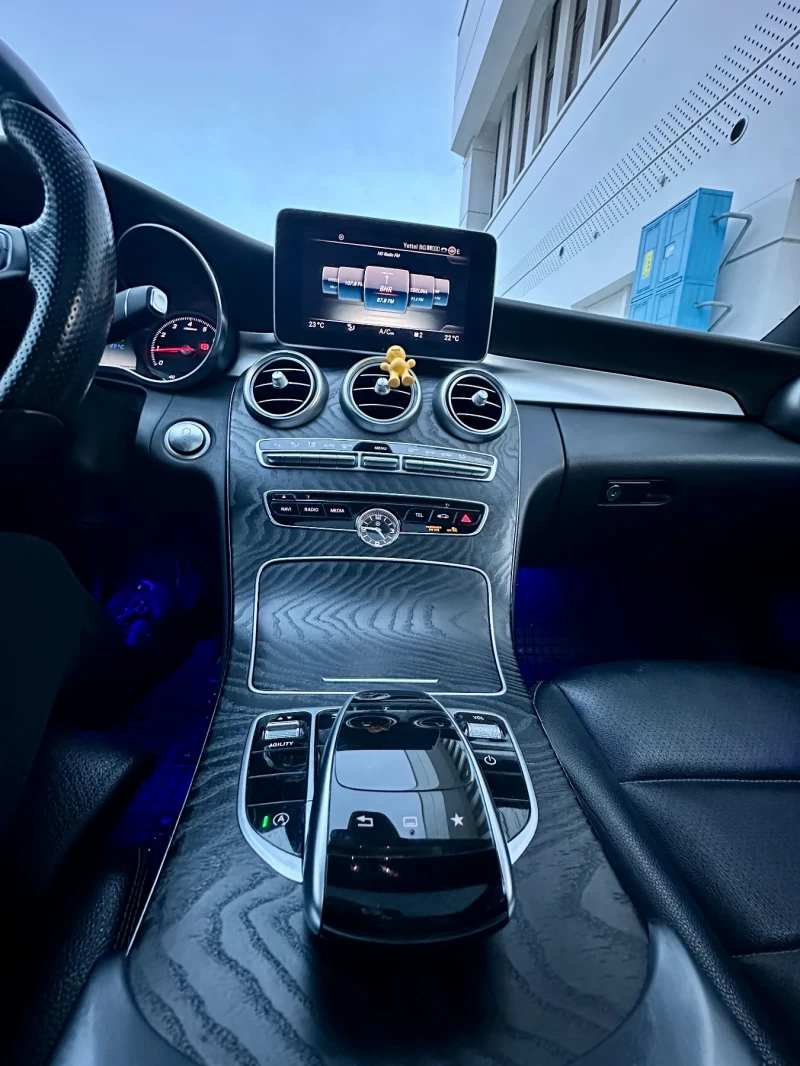 Mercedes-Benz C 300 4MATIC 7G+ PANO AMG PACK, снимка 5 - Автомобили и джипове - 53083387