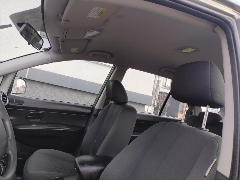 Kia Carens 1.6 CRDI 116кс 6с Климатроник Нави Вс екстри Евро5, снимка 8 - Автомобили и джипове - 53261890